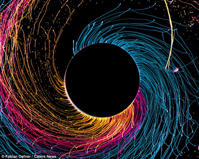 article-2295849-18C5C1D4000005DC-414_634x508